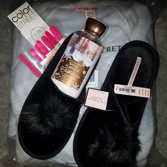 NEW VS ROBE SLIPPERS GIFT SET